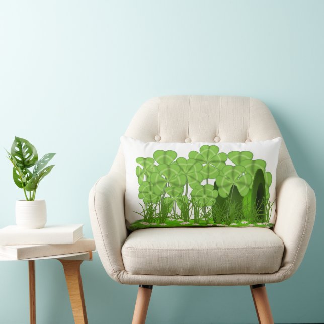 Leprechaun's Top Hat Lying in Field of Shamrocks Kussen (Stoel)