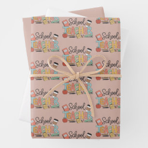 Leraar die toekomstige leiders cadeaus geeft inpakpapier vel