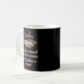 Leraar neemt hand in hand koffiemok (Voorkant links)