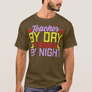Leraar op dag gestrest door nachtelijke grappige m t-shirt