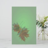 L'érable laisse la papeterie (Debout devant)