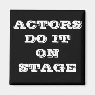 LES ACTEURS LE FONT SUR LA MAGNET DE LA SCÈNE