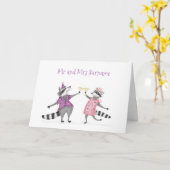 Les adorables ratons laveurs célébrant la carte ma (Fleur jaune)