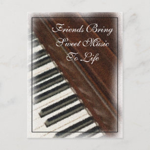 Les amis apportent la carte postale de musique