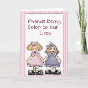 Les amis apportent une carte de voeux couleur