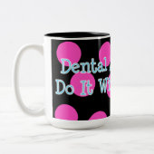 les assistants dentaires le font avec une tasse de (Gauche)