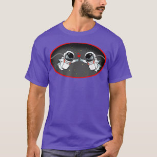 Les astronautes dans l'amour petit ami ami T-shirt