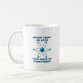 Les Atomes Constituent Tout Mug Drôle (Gauche)