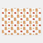 Les chats célèbrent l'enrobage de papier ensemble (Devant)