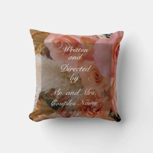 Les couples en mariage adorent le coussin de canap