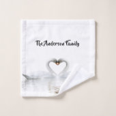 Les cygnes blancs amoureux du nom de famille (Gant de toilette)