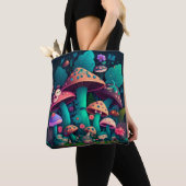 Les elfes de champignons dans le sac fourre-tout (De près)