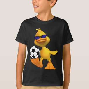 Les enfants refroidissent le T-shirt du football