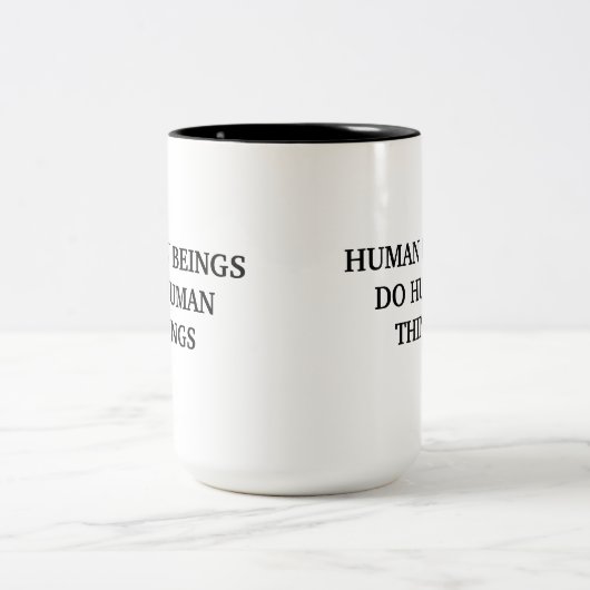 Les êtres humains font les choses humaines Mug (Centre)