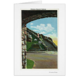 Les femmes descendant l'escalier du sommet