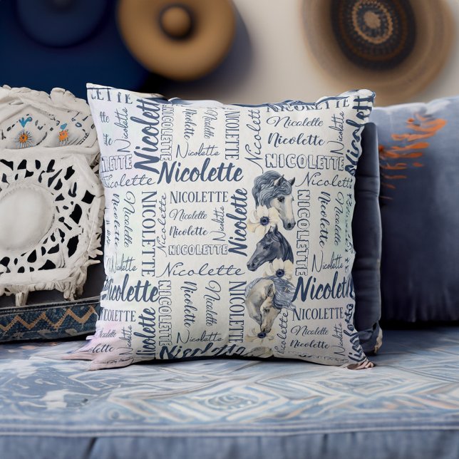 Les filles personnalisées nom coussin avec chevaux (Personalized girls name pillow with horses horse lovers gifts custom name horse gifts dusty blue )