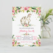 Les filles pondent les invitations à la douche pou (Debout devant)