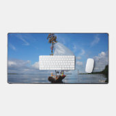 Les fubby sur un bateau à voile en bois promeuvent (Clavier et souris)