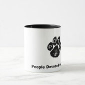 Les gens consacrés dans la tasse de faune (Centre)
