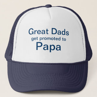 Les grands papas obtiennent favorisés au casquette