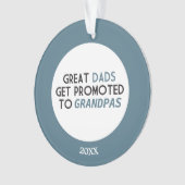 Les grands papas obtiennent favorisés aux (devant)