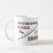 Les infirmières appellent la tasse de tirs (Gauche)