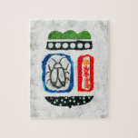 Les Insectes Sont De Mignons Puzzle - Art Abstrait<br><div class="desc">Un scarabée dessiné est placé au centre d'un rectangle bleu à bordure rugueuse,  flanqué à droite d'une bande verticale rouge ornée de fleurs rouges et oranges. Au-dessus et au-dessous se trouvent les casquettes finaux en points verts et noirs et blancs.</div>