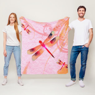 Les libellules sur la couverture en polaire rose