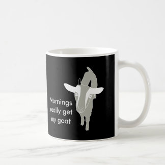 Les matins obtiennent ma tasse de chèvre