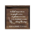 Les Meilleures Choses Dans La Vie Fancy Walnut Boi<br><div class="desc">Cette boîte élégante de carte de mariage est parfaite pour votre grand jour. Fabriqué en bois robuste avec une fente de courrier suffisante. Après le mariage,  il peut devenir un grand gardien où vous pouvez supporter des moments photo et des souvenirs de votre grand jour.</div>