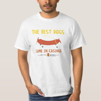 Les meilleurs chiens viennent dans le T-shirt