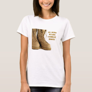 les militaires initialisent le T-shirt des femmes