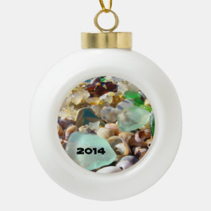 Les ornements d'or de boule ajoutent le verre