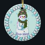 Les ornements Snowman Granny<br><div class="desc">Les ornements Snowman Granny par ArtMuvz Illustration. assortis vêtements snowman, t-shirts, cadeaux grand-mère. T-shirt de Noël, cadeaux de Noël et vêtements d'hiver. Pour personnaliser, ajoutez votre nom ou ajoutez du texte à la place. Customisez ce ornement de bonhomme de neige pour le rendre unique à vous ou pour donner en...</div>