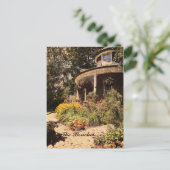 Les plages, la maison de jardinier, carte postale  (Debout devant)