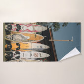 Les planches de surf sont en plein champ (Serviette de bain)