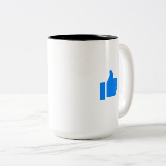 Les pouces lèvent la tasse (Devant droit)