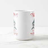 Les requins s'étreignent avec la bouche Mug drôle (Centre)