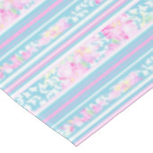 Les roses roses, bleu, rose, blanc barre la nappe (Angle)