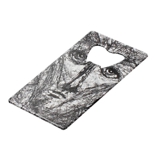 Les yeux sur l'ouverture de bouteille! (Dos Angle)