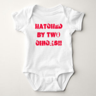 Lesbian Mums Baby groeit. Met twee kippen!! Romper