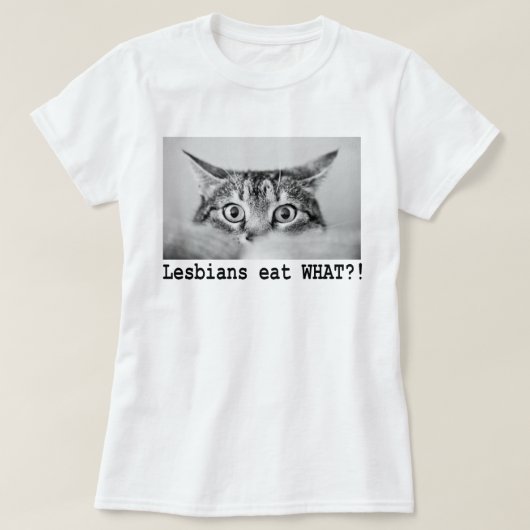 LESBIANS EAT WAT!?! T-SHIRT (Design voorkant)