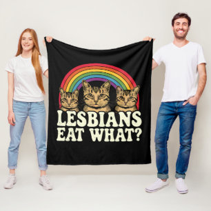 Lesbiennes eten wat  LGBT Pride Maand Meme Fleece Deken