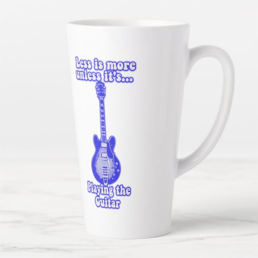 Less is more unless it's playing the guitar latte mok (Rechts)