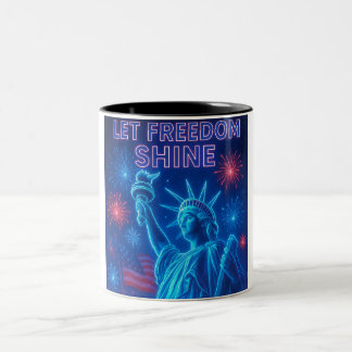 Let Freedom Shine - Vrijheidsbeeld en vuurwerk Tweekleurige Koffiemok