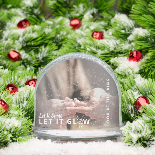 Let It Snow Let It Glow Engagement Picture Winter Sneeuwbol (Kerstmis)