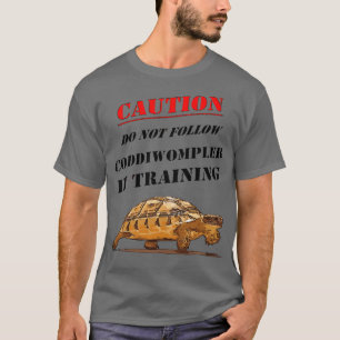 Let op Codiwompler in training met schildpad kunst T-shirt