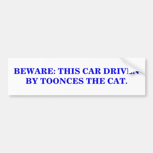 LET OP: DEZE AUTO WORDT BESTUURD DOOR DE KAT. BUMPERSTICKER (Voorkant)