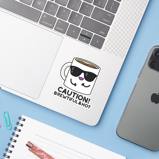 Let op het mooie en hete Funny Coffee Pun Sticker (Laptop met iPhone)