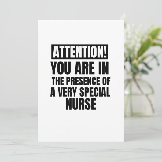 Let op u in aanwezigheid van een zeer speciale aankondiging (Staand voorkant)